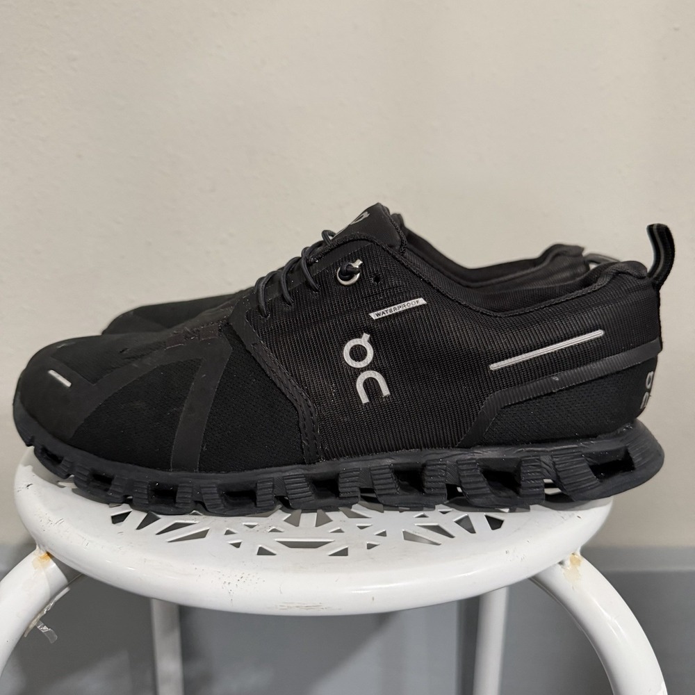 ON Cloud 5 Waterproof All Black Mens Size 9